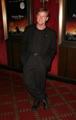 11112007_-_Warner_Bros_Pictures_Premiere_Of_August_Rush_-_Arrivals_007.jpg