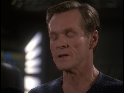 STAR_TREK_DEEP_SPACE_NINE_-_E723_EXTREME_MEASURES_0713.jpg