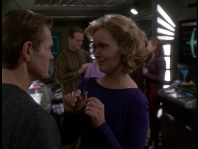STAR_TREK_DEEP_SPACE_NINE_-_E723_EXTREME_MEASURES_0809.jpg