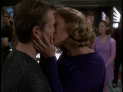STAR_TREK_DEEP_SPACE_NINE_-_E723_EXTREME_MEASURES_0818.jpg
