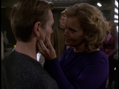 STAR_TREK_DEEP_SPACE_NINE_-_E723_EXTREME_MEASURES_0824.jpg