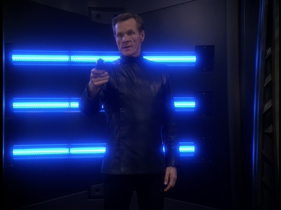 STAR_TREK_DEEP_SPACE_NINE_-_E723_EXTREME_MEASURES_0924.jpg