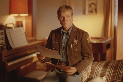 ROSWELL_-_SEASON_01_PROMOTIONAL_002.jpg