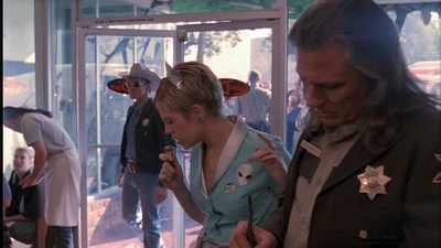 ROSWELL_-_E1X01_PILOT_006.jpg