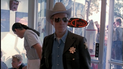 ROSWELL_-_E1X01_PILOT_014.jpg