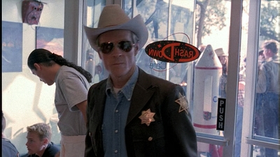 ROSWELL_-_E1X01_PILOT_015.jpg