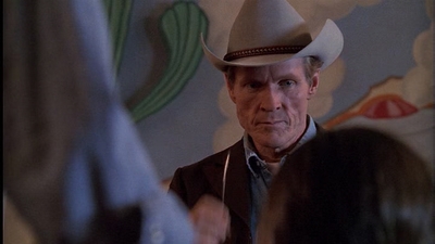 ROSWELL_-_E1X01_PILOT_016.jpg