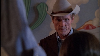 ROSWELL_-_E1X01_PILOT_019.jpg
