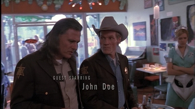 ROSWELL_-_E1X01_PILOT_025.jpg