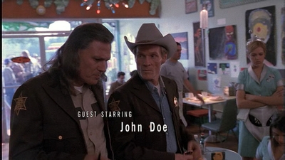 ROSWELL_-_E1X01_PILOT_026.jpg