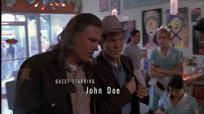ROSWELL_-_E1X01_PILOT_028.jpg