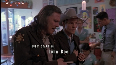 ROSWELL_-_E1X01_PILOT_029.jpg