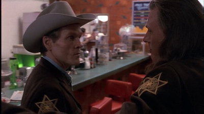 ROSWELL_-_E1X01_PILOT_034.jpg