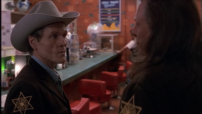 ROSWELL_-_E1X01_PILOT_036.jpg