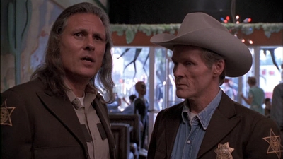 ROSWELL_-_E1X01_PILOT_037.jpg