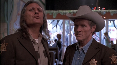 ROSWELL_-_E1X01_PILOT_039.jpg