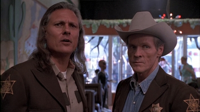 ROSWELL_-_E1X01_PILOT_042.jpg
