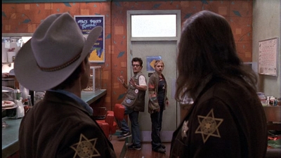 ROSWELL_-_E1X01_PILOT_043.jpg