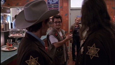 ROSWELL_-_E1X01_PILOT_068.jpg