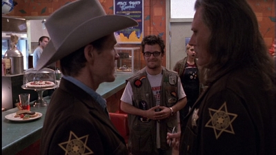 ROSWELL_-_E1X01_PILOT_076.jpg