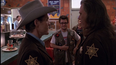 ROSWELL_-_E1X01_PILOT_077.jpg