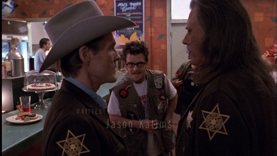 ROSWELL_-_E1X01_PILOT_079.jpg