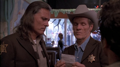 ROSWELL_-_E1X01_PILOT_093.jpg