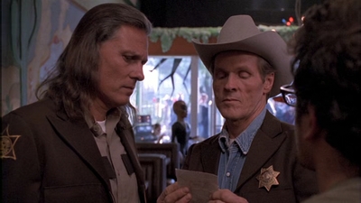 ROSWELL_-_E1X01_PILOT_095.jpg