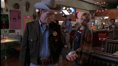 ROSWELL_-_E1X01_PILOT_117.jpg