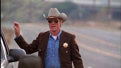 ROSWELL_-_E1X01_PILOT_135.jpg