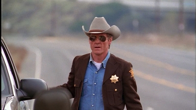 ROSWELL_-_E1X01_PILOT_136.jpg