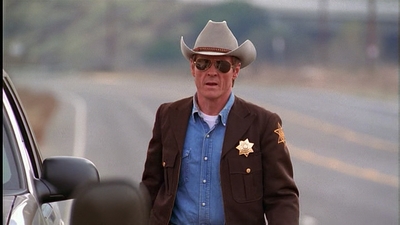 ROSWELL_-_E1X01_PILOT_137.jpg