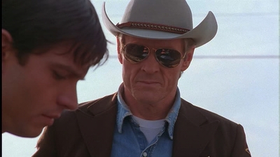 ROSWELL_-_E1X01_PILOT_143.jpg