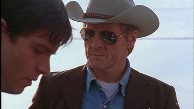 ROSWELL_-_E1X01_PILOT_146.jpg