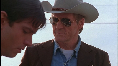 ROSWELL_-_E1X01_PILOT_147.jpg