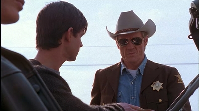 ROSWELL_-_E1X01_PILOT_151.jpg