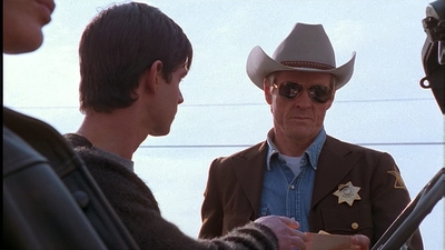ROSWELL_-_E1X01_PILOT_153.jpg