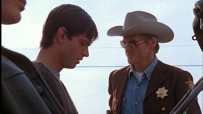 ROSWELL_-_E1X01_PILOT_169.jpg