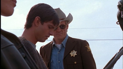 ROSWELL_-_E1X01_PILOT_173.jpg