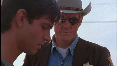 ROSWELL_-_E1X01_PILOT_174.jpg