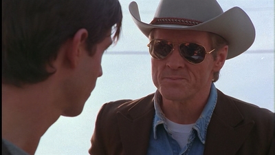 ROSWELL_-_E1X01_PILOT_180.jpg