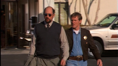 ROSWELL_-_E1X01_PILOT_345.jpg