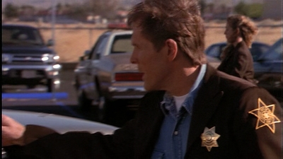 ROSWELL_-_E1X01_PILOT_375.jpg