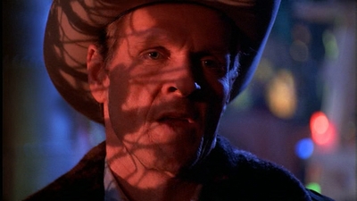 ROSWELL_-_E1X01_PILOT_465.jpg