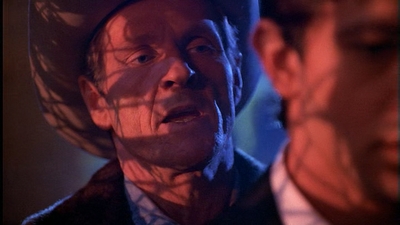 ROSWELL_-_E1X01_PILOT_476.jpg