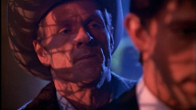 ROSWELL_-_E1X01_PILOT_477.jpg