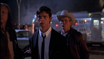 ROSWELL_-_E1X01_PILOT_484.jpg