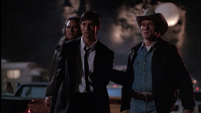 ROSWELL_-_E1X01_PILOT_490.jpg