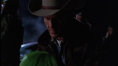 ROSWELL_-_E1X01_PILOT_500.jpg