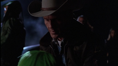 ROSWELL_-_E1X01_PILOT_501.jpg